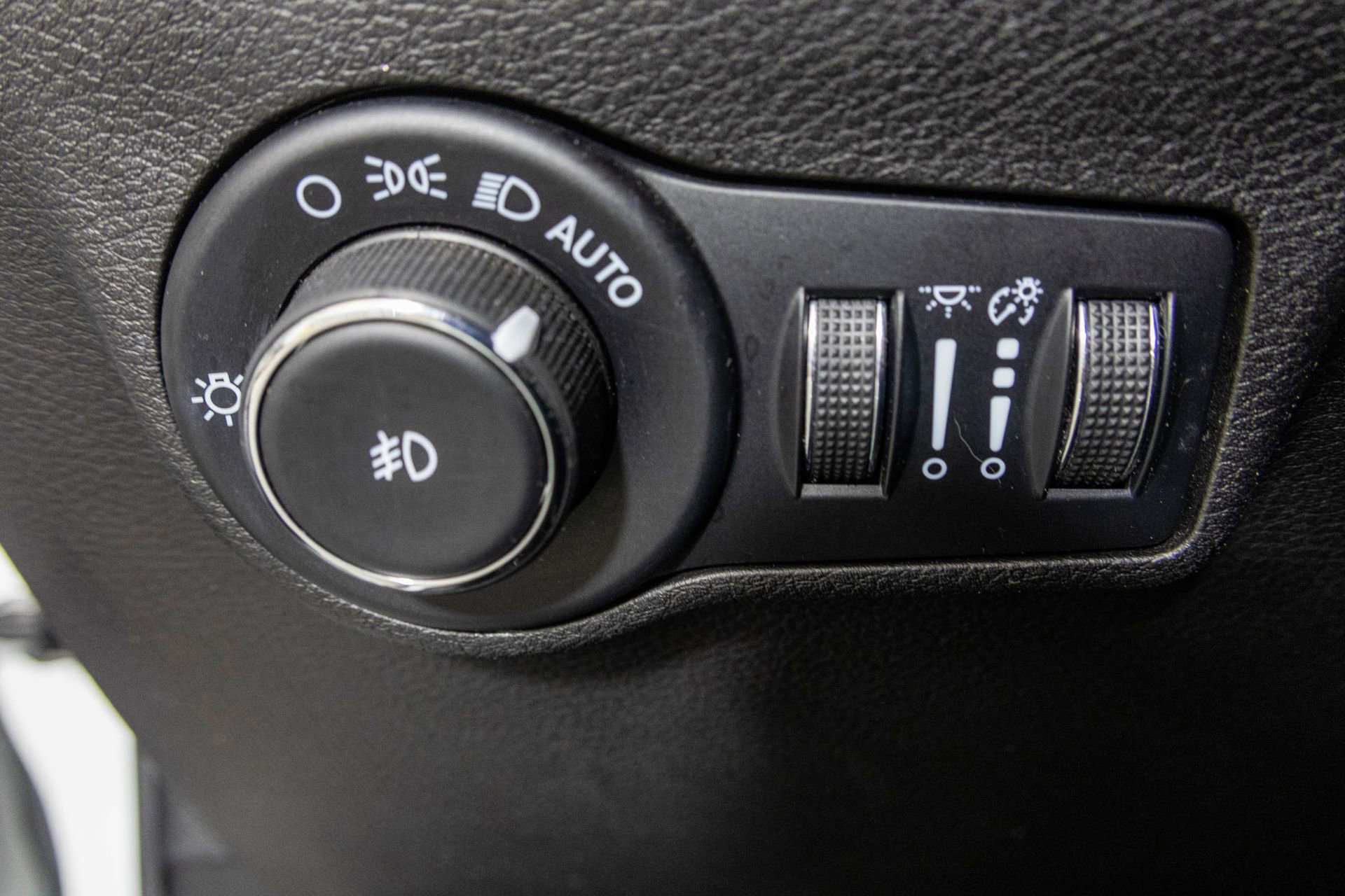 Used 2023 Jeep Compass Latitude image 31
