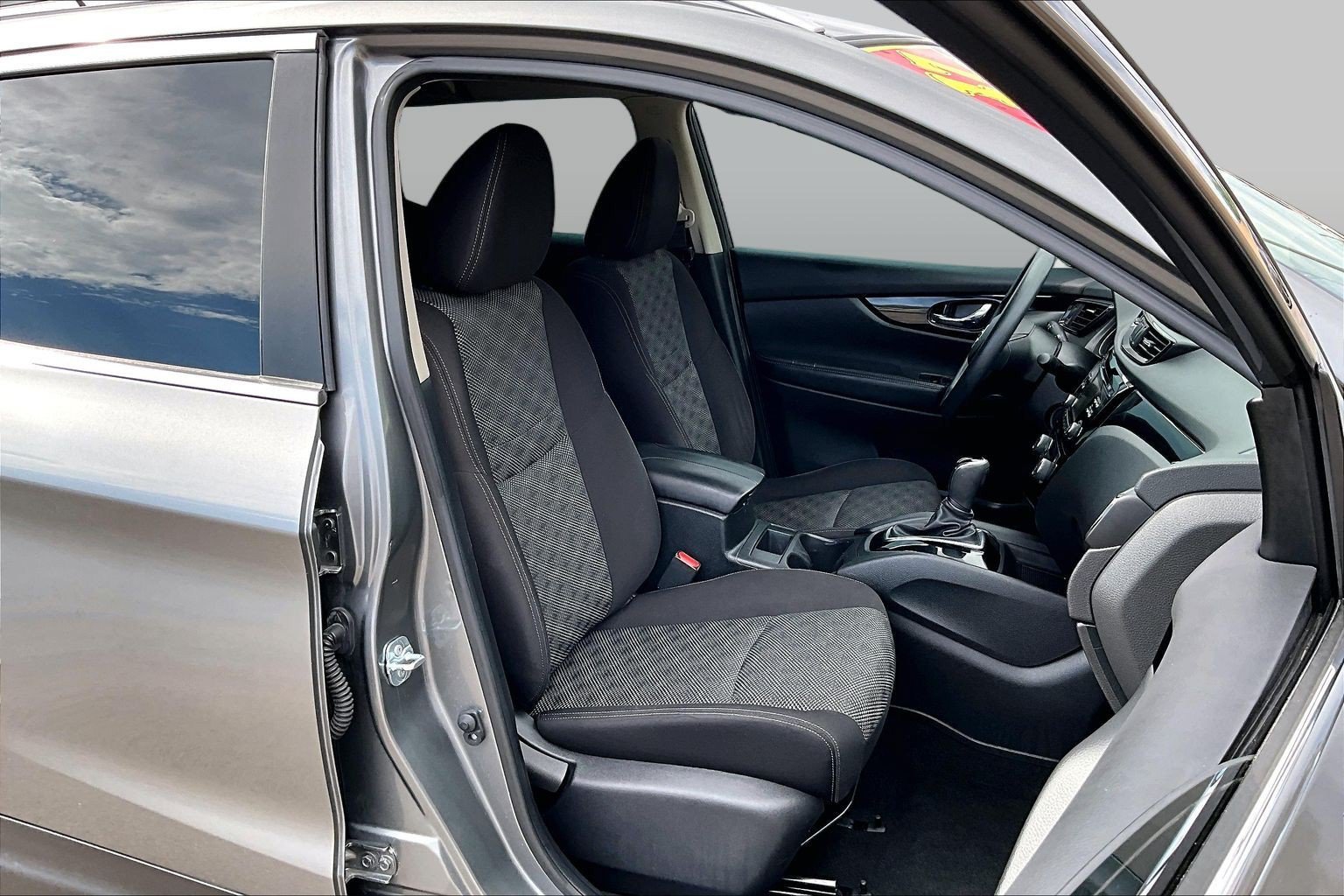 Used 2017 Nissan Rogue Sport SV FWD image 7