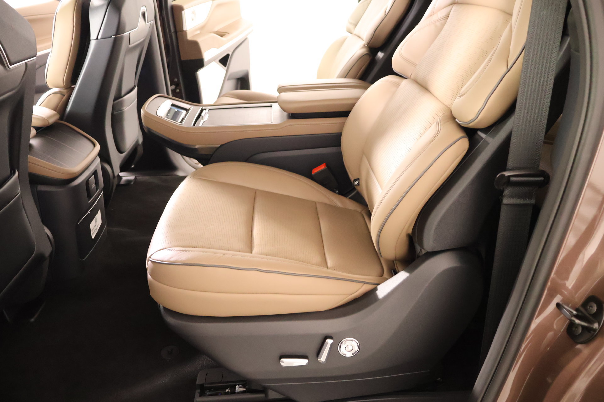 New 2027 Lincoln Navigator L Black Label AWD/4WD image 13