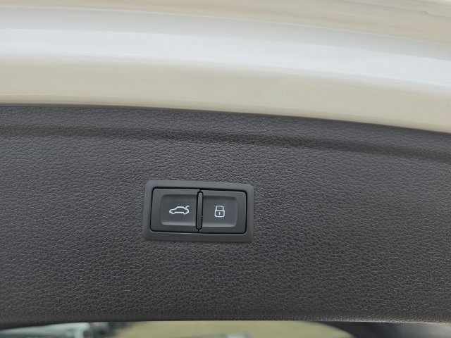 Used 2024 Audi Q5 e Premium Plus AWD/4WD image 16