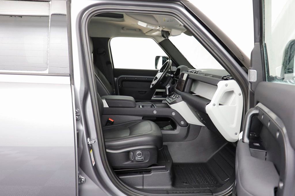 Used 2023 Land Rover Defender 130 SE image 21