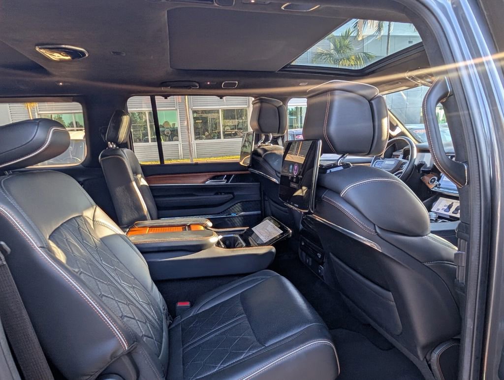 Used 2022 Jeep Grand Wagoneer Series III w/ Rear Seat Video Group 1 image 17