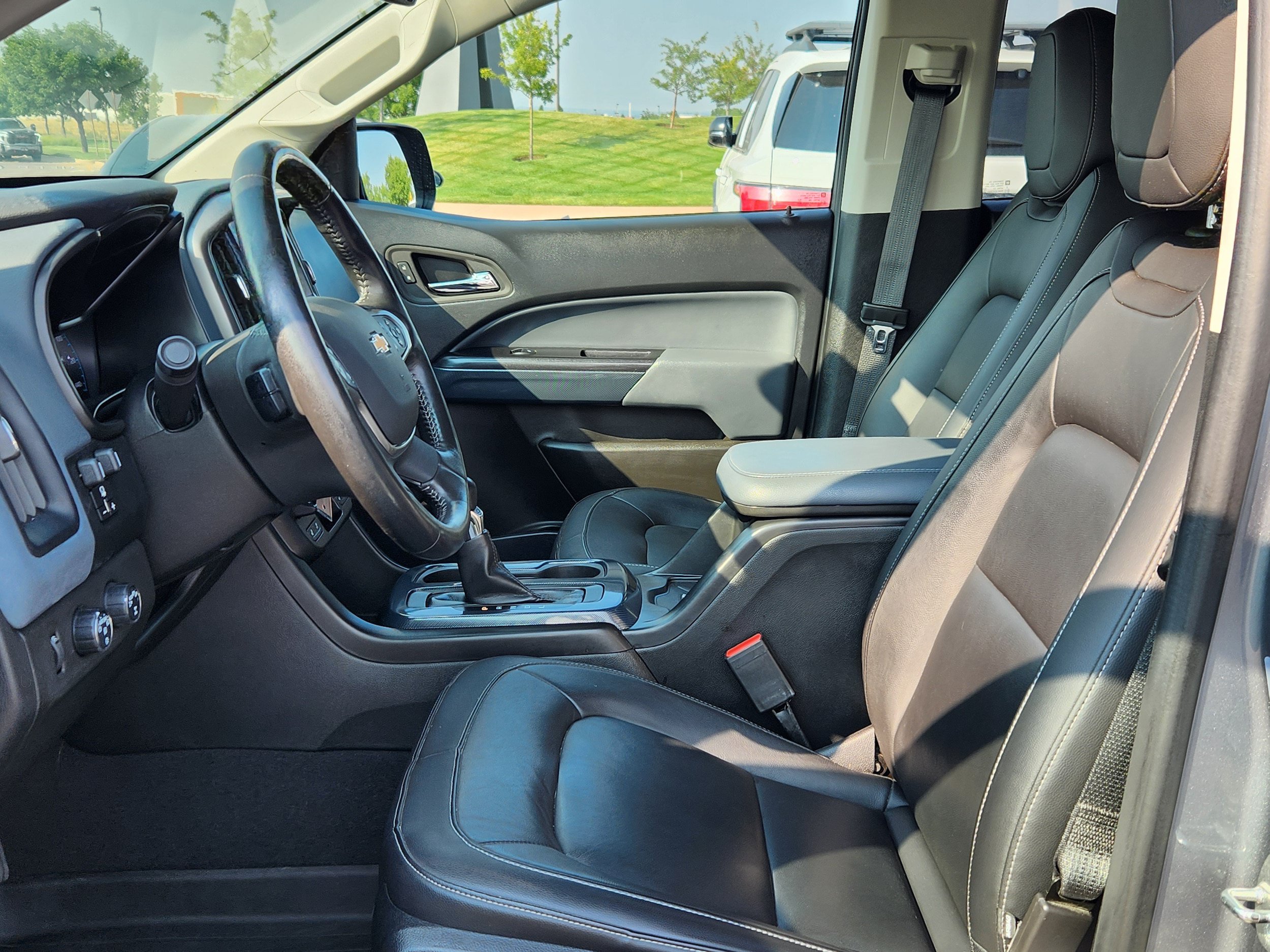 Used 2022 Chevrolet Colorado Z71 w/ Safety Package AWD/4WD image 8