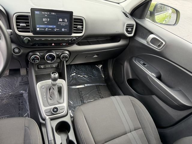 Used 2024 Hyundai Venue SEL image 15