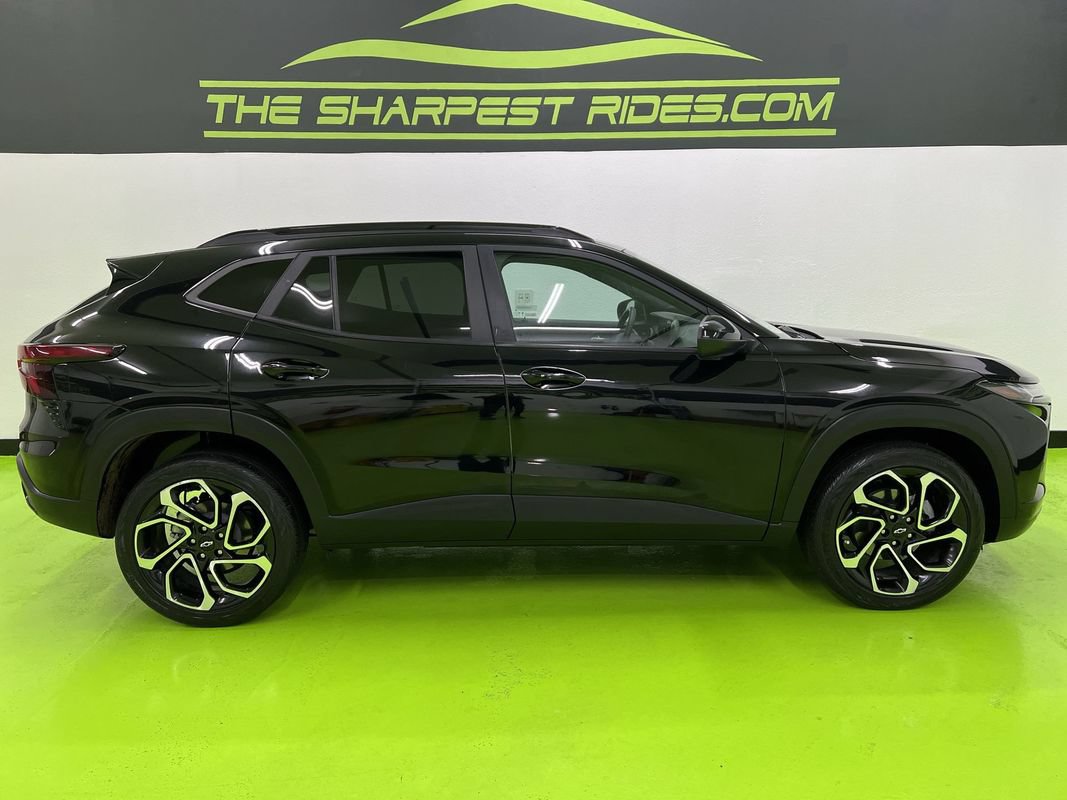 Used 2024 Chevrolet Trax RS w/ Sunroof Package FWD image 11