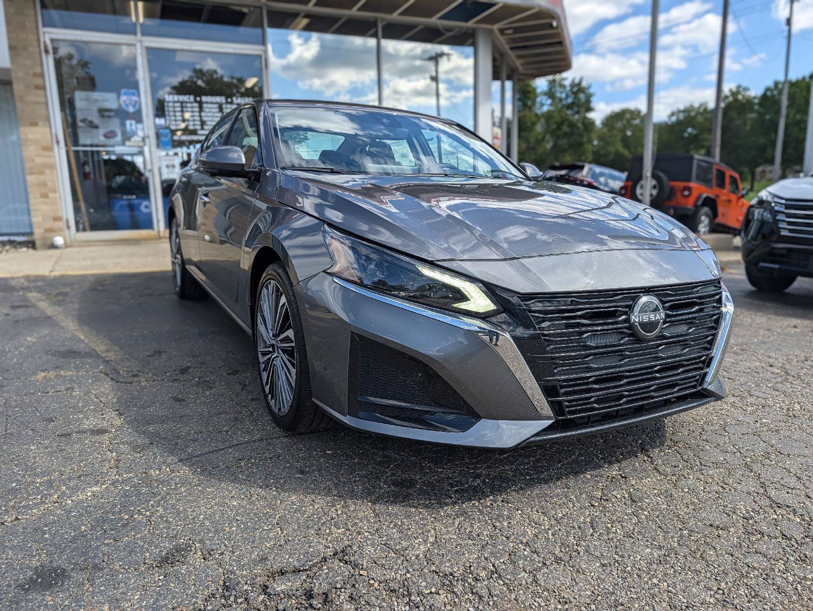 Used 2024 Nissan Altima 2.5 SL AWD/4WD image 18