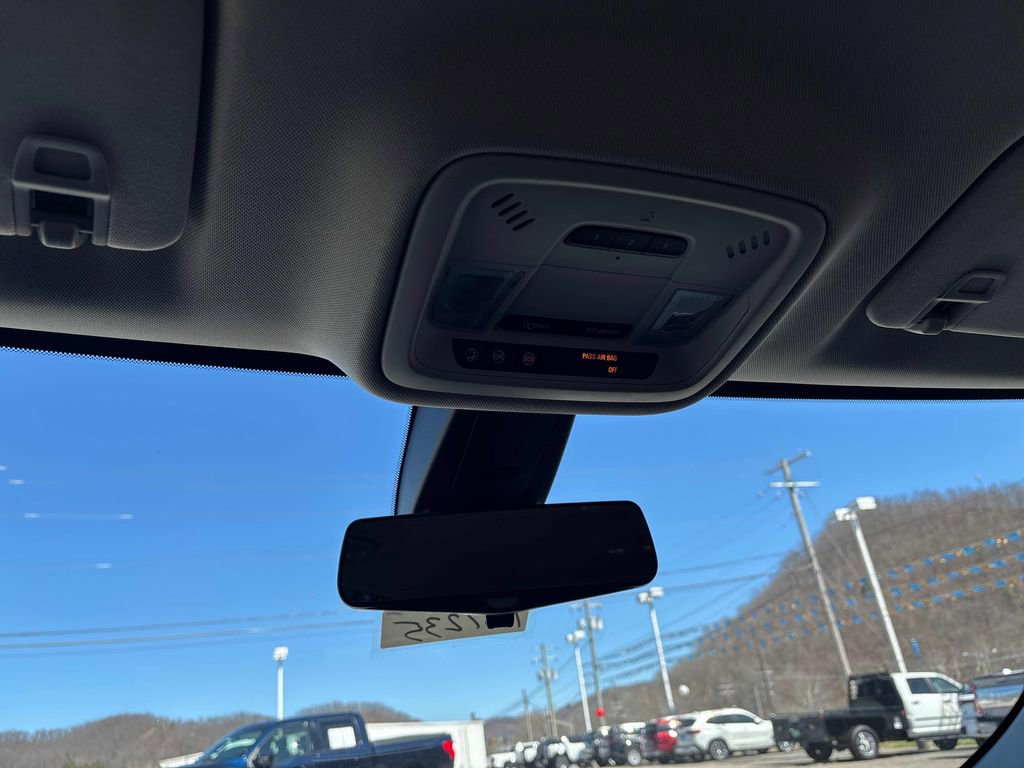 Used 2018 Chevrolet Traverse LT image 20