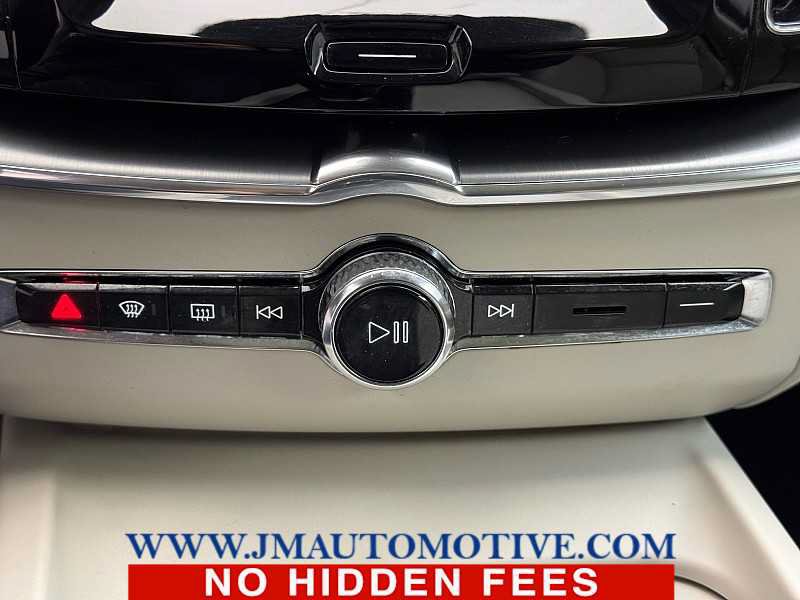 Used 2019 Volvo XC60 T5 Momentum w/ Multimedia Package AWD/4WD image 32