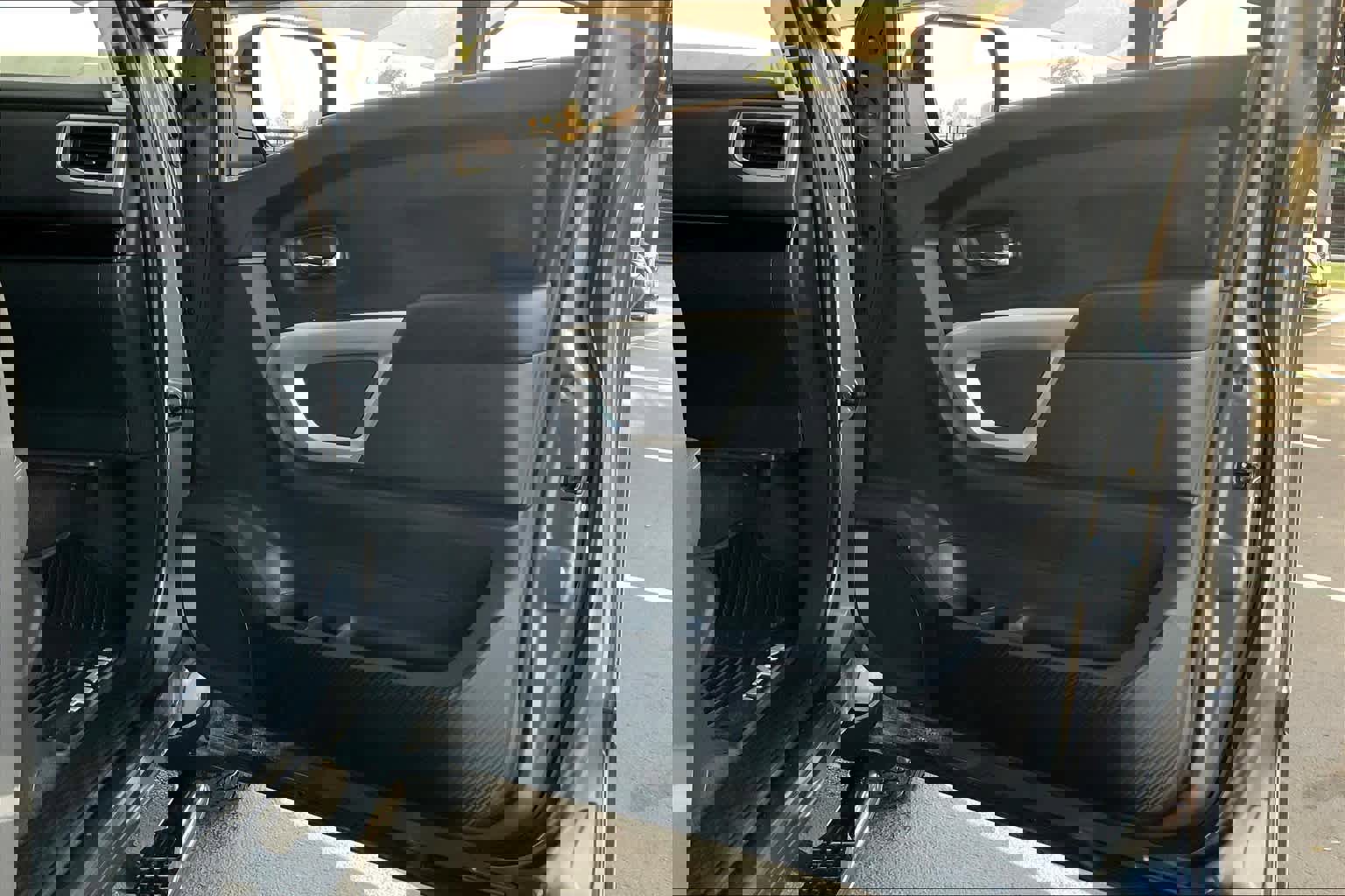 Used 2021 Nissan Titan SV w/ SV Convenience Package image 23