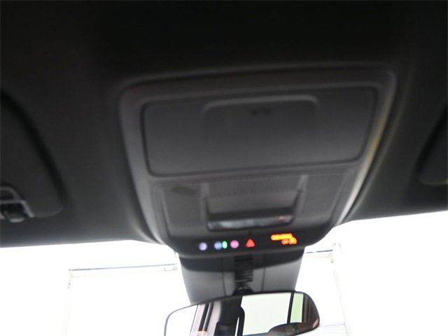 Used 2025 GMC Acadia Elevation image 12