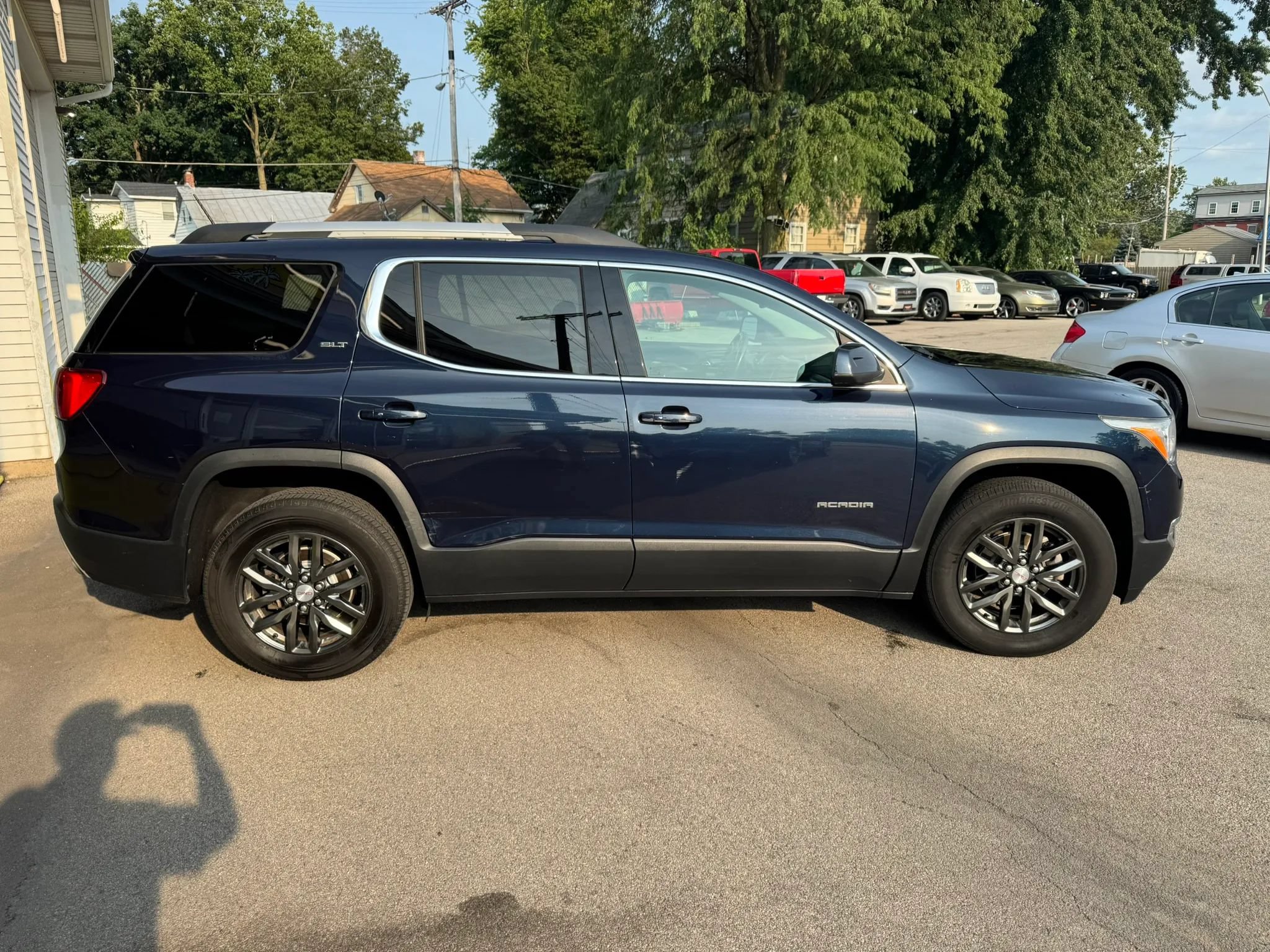 Used 2017 GMC Acadia SLT FWD image 9