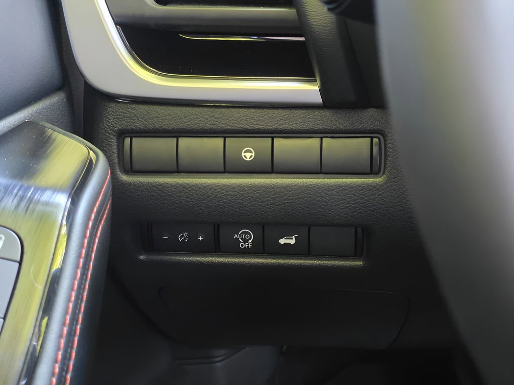 Used 2025 Nissan Rogue SV AWD/4WD image 11