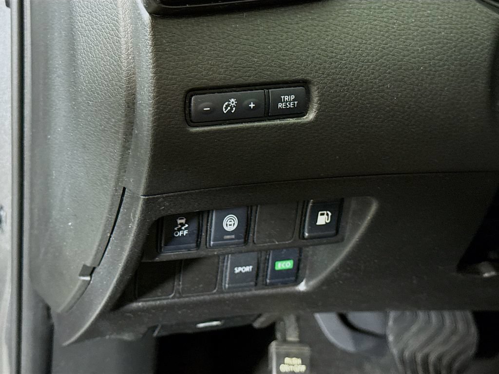 Used 2020 Nissan Rogue S FWD image 17