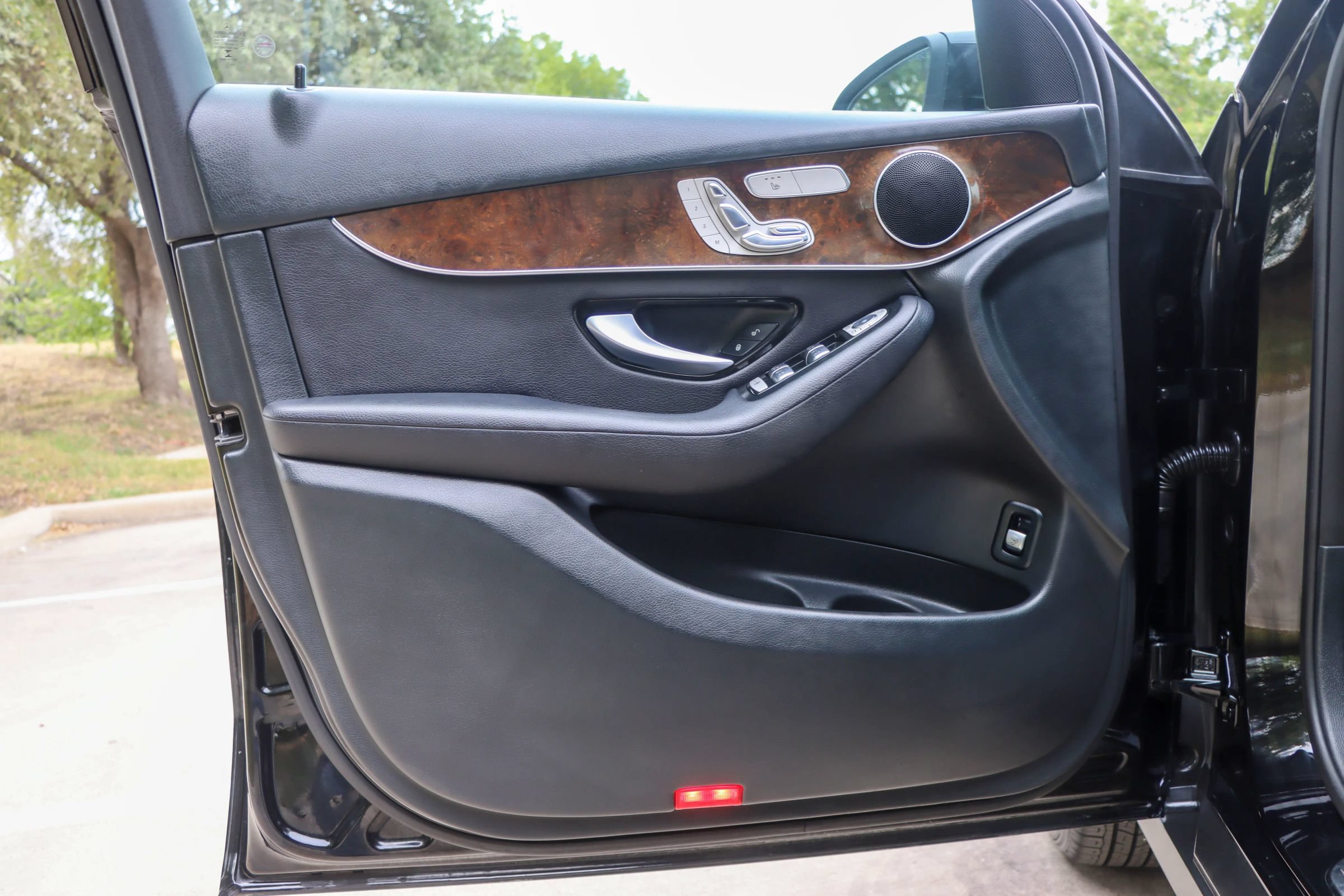 Used 2018 Mercedes-Benz GLC 300 w/ Multimedia Package image 13