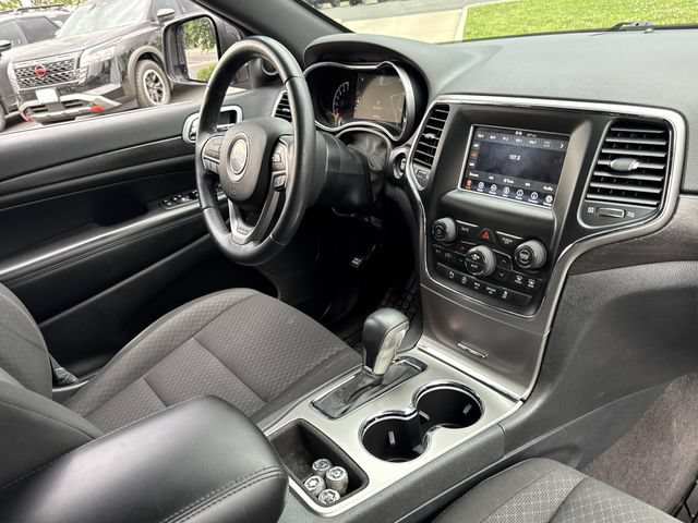 Used 2018 Jeep Grand Cherokee Laredo AWD/4WD image 26