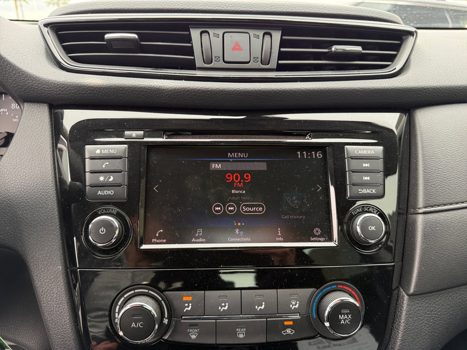 Used 2019 Nissan Rogue S image 28