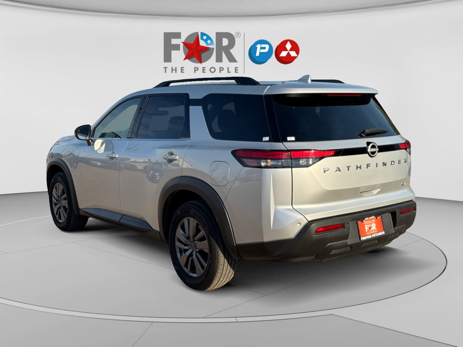 Used 2024 Nissan Pathfinder SV FWD image 3