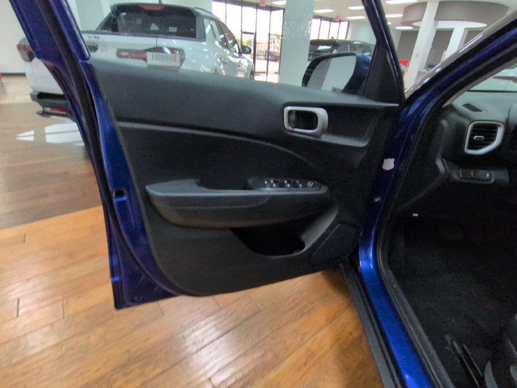 Used 2026 Hyundai Venue SEL FWD image 11