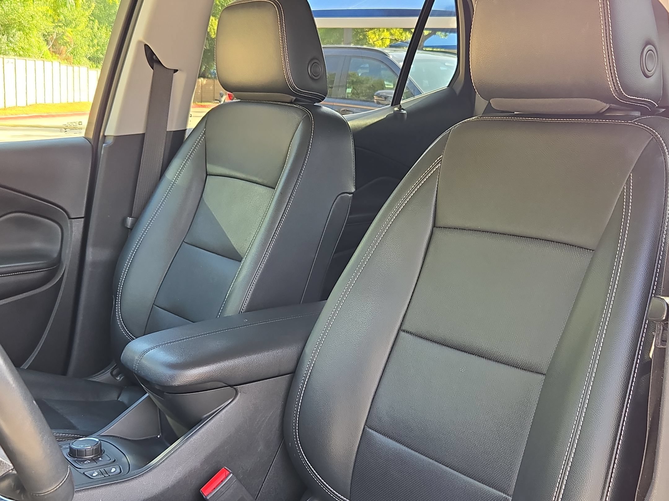Used 2023 GMC Terrain SLT FWD image 13