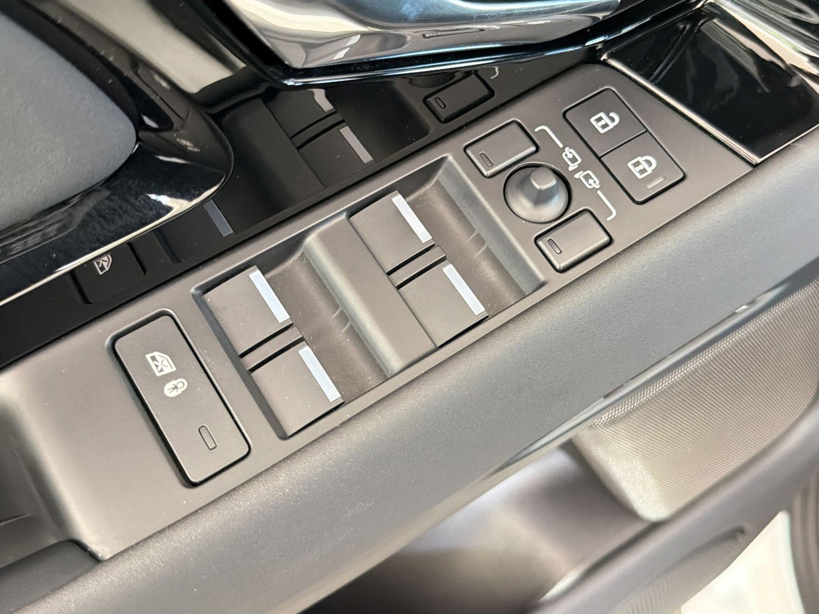 Certified 2026 Land Rover Range Rover Evoque Dynamic SE AWD/4WD image 21