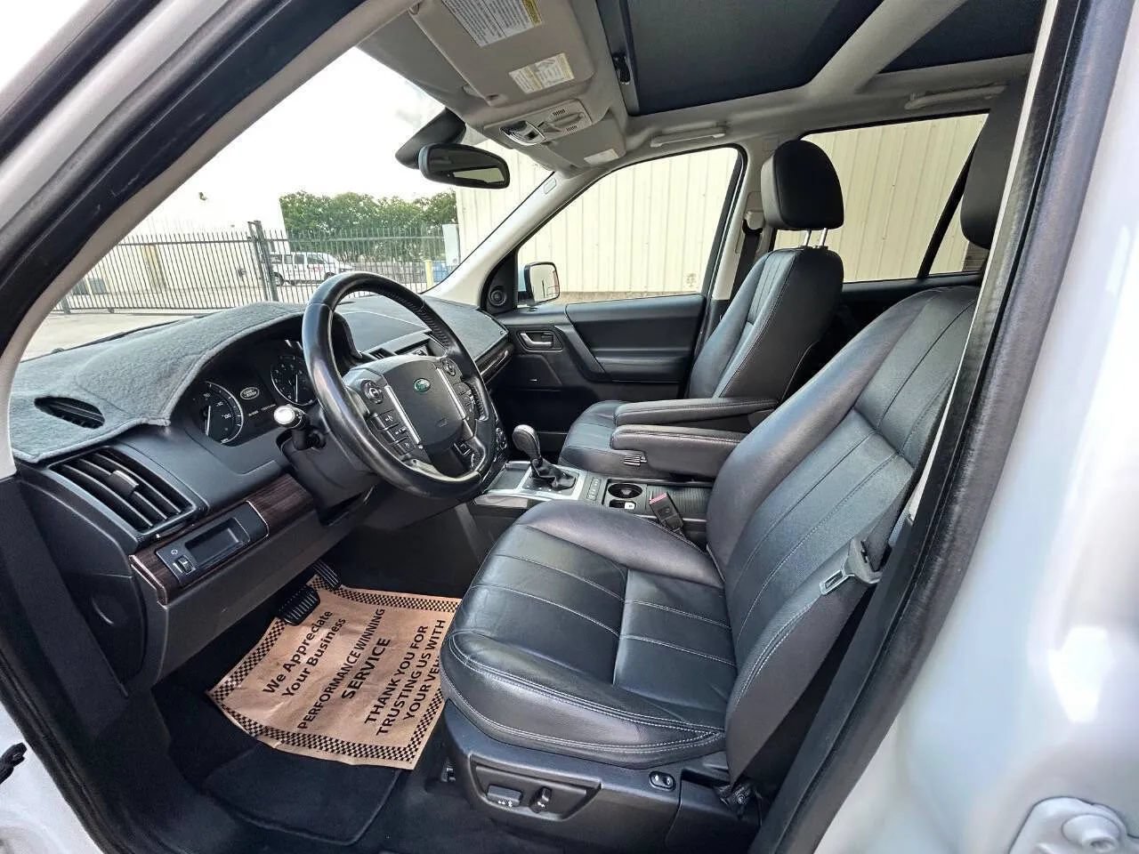 Used 2014 Land Rover LR2 HSE AWD/4WD image 12