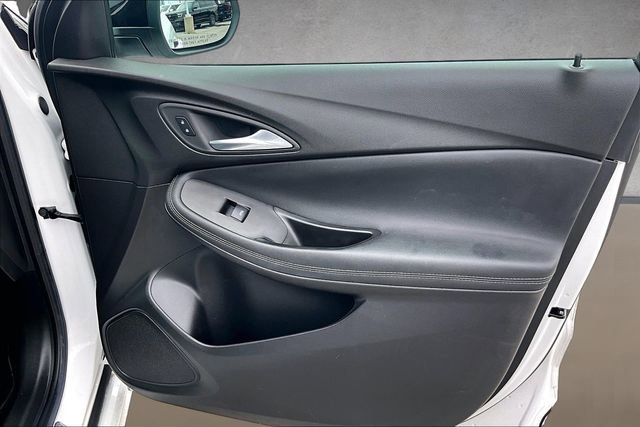 Used 2022 Buick Encore GX Select w/ Advanced Technology Package FWD image 16
