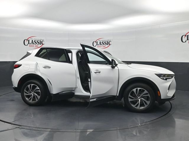 Used 2022 Buick Envision Essence w/ Safety Package image 32