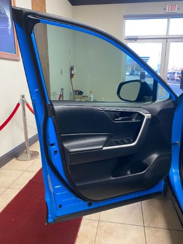 Used 2019 Toyota RAV4 LE image 10