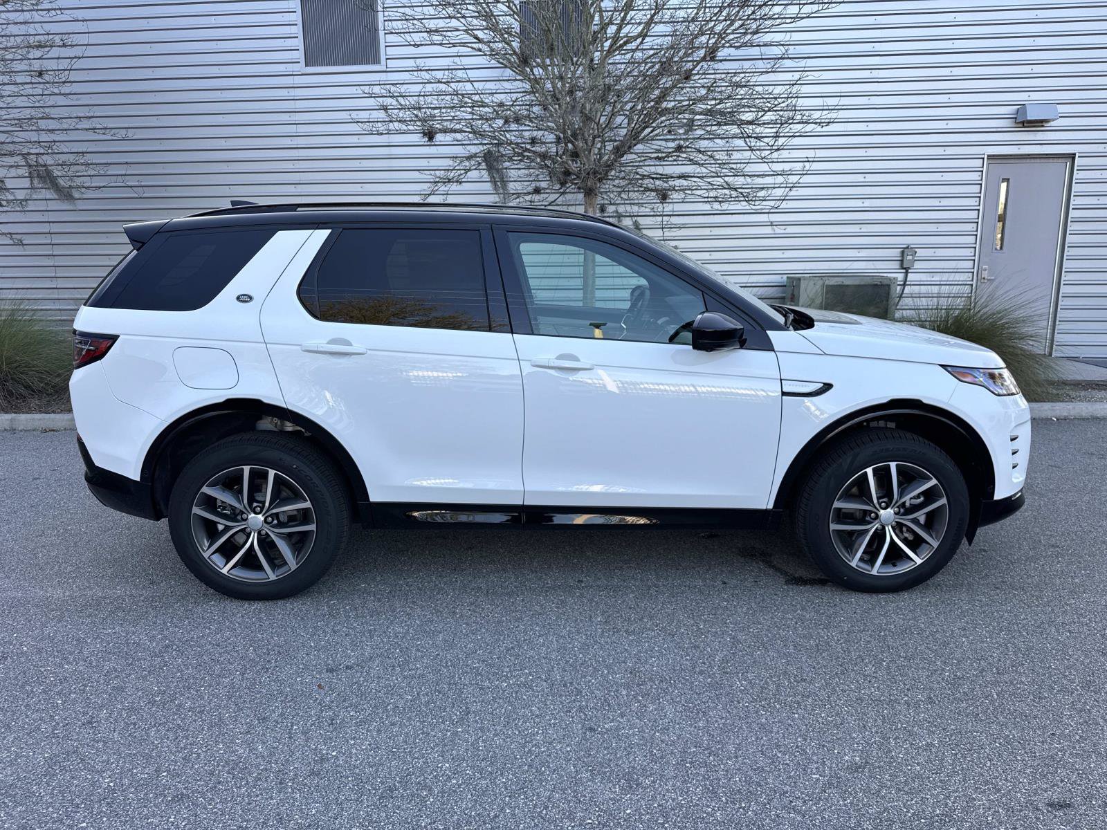 Used 2026 Land Rover Discovery Sport Landmark AWD/4WD image 5