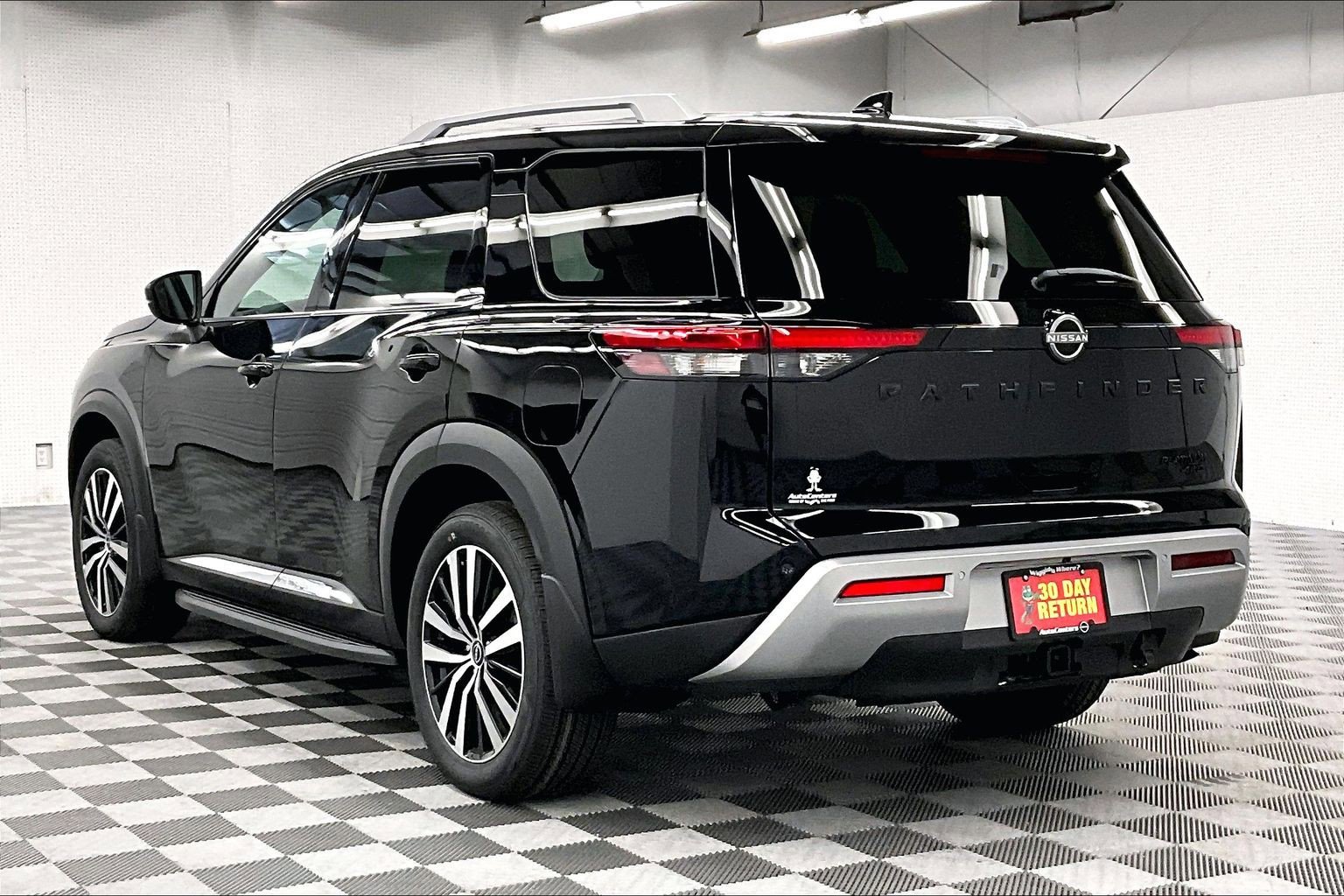 New 2025 Nissan Pathfinder Platinum w/ Lighting Package (N93) AWD/4WD image 8