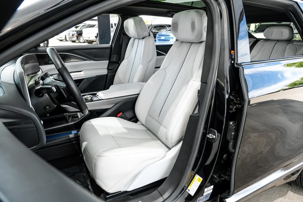 Used 2023 Cadillac Lyriq AWD image 32