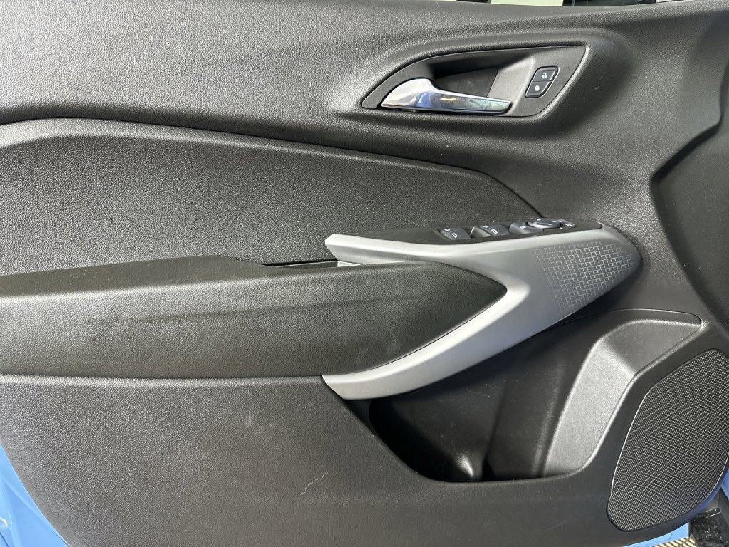 Certified 2024 Chevrolet Trax RS FWD image 22
