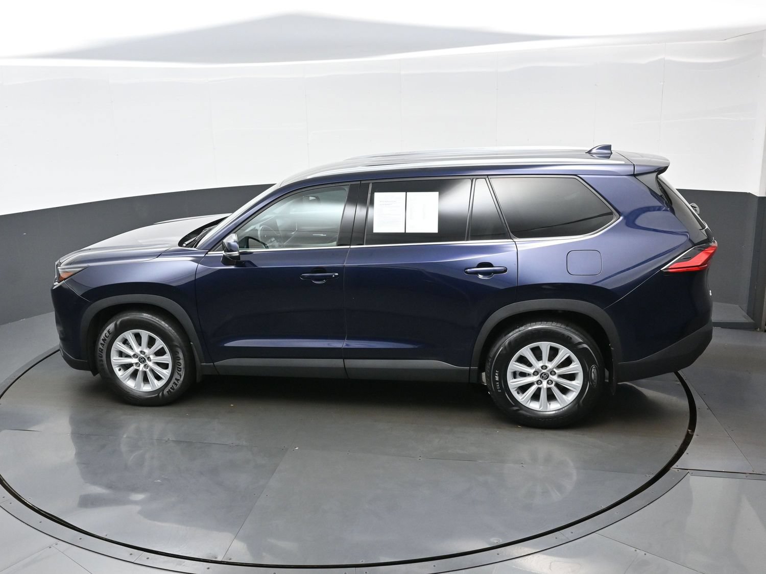 Used 2024 Toyota Grand Highlander AWD image 38