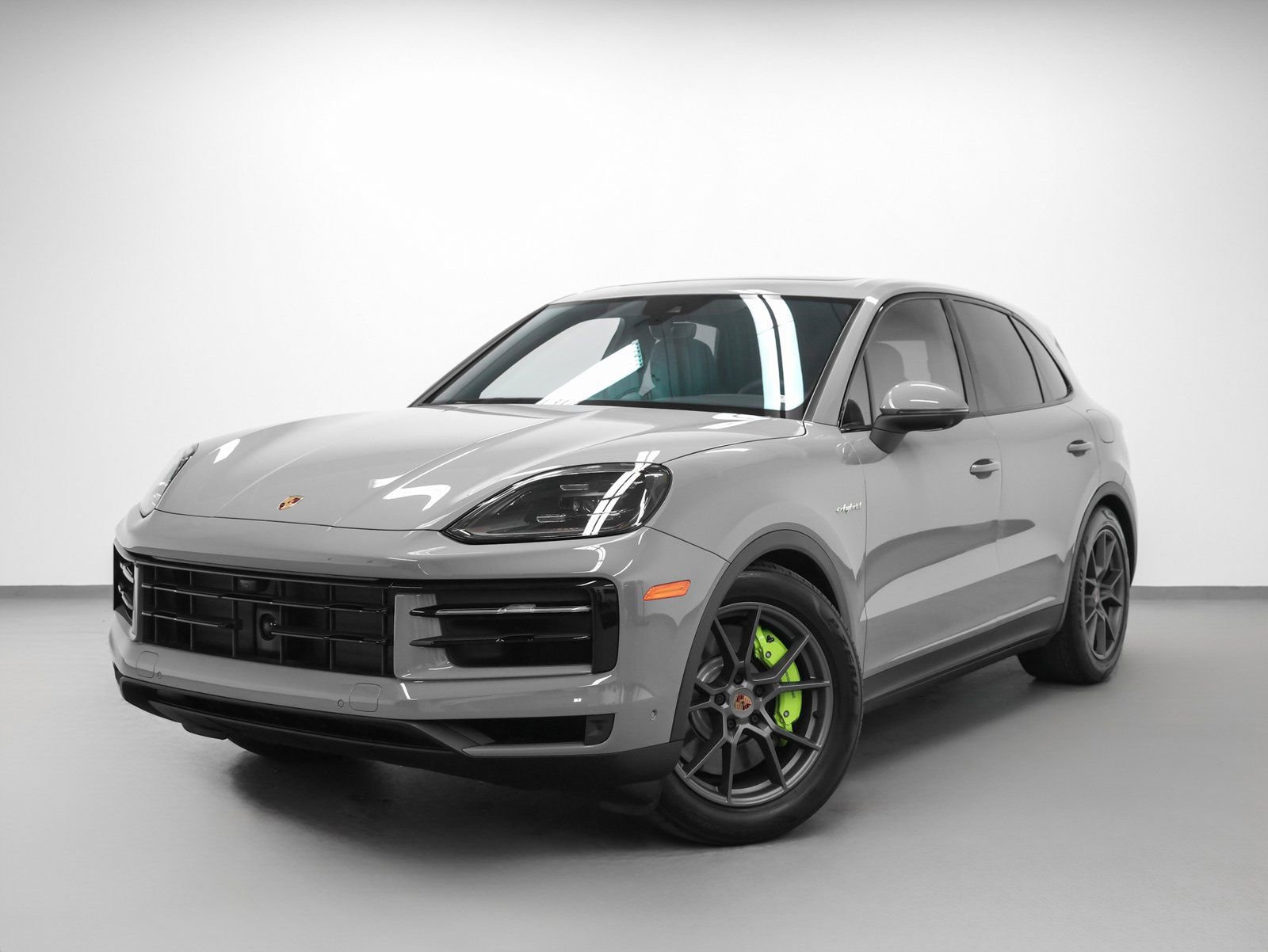 Certified 2025 Porsche Cayenne E-Hybrid image 1