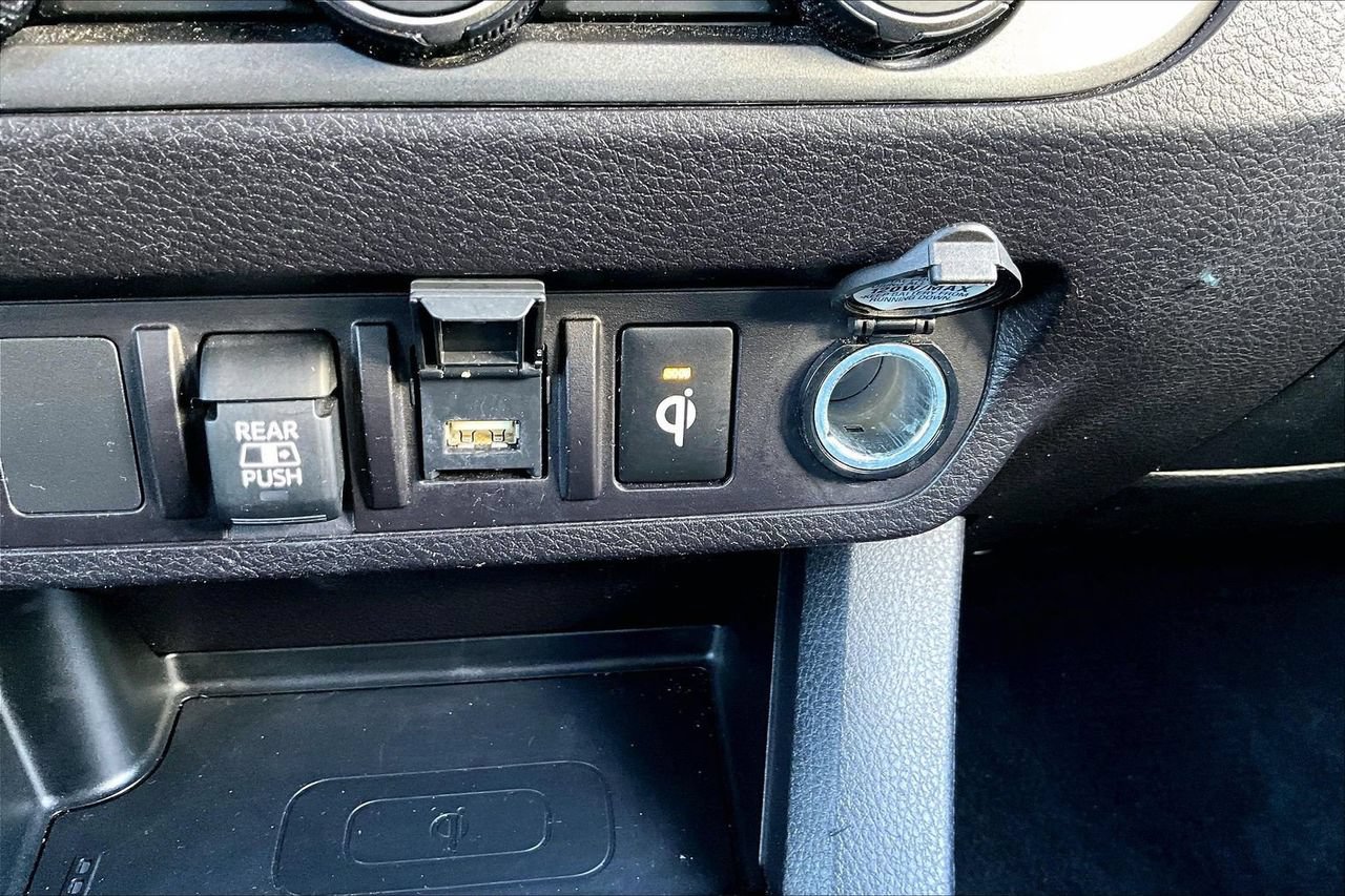 Used 2022 Toyota Tacoma TRD Sport AWD/4WD image 16