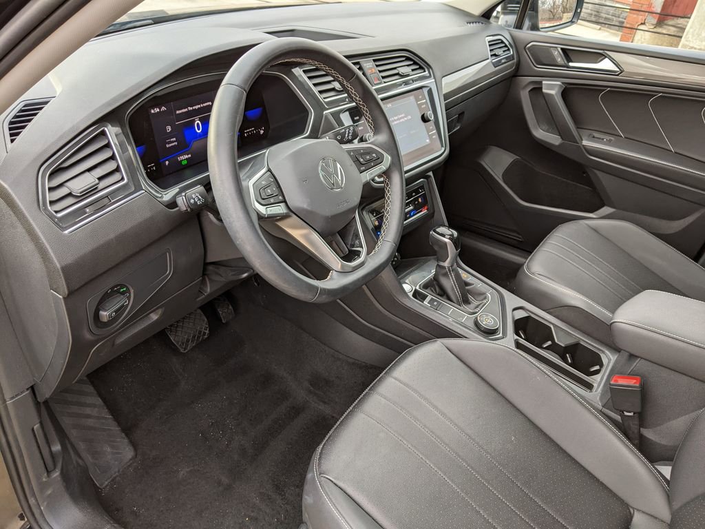 Used 2023 Volkswagen Tiguan SE image 8