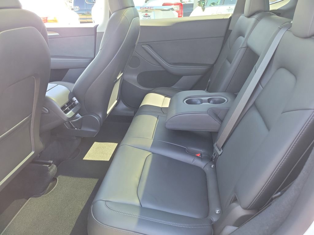Used 2022 Tesla Model Y Long Range image 12