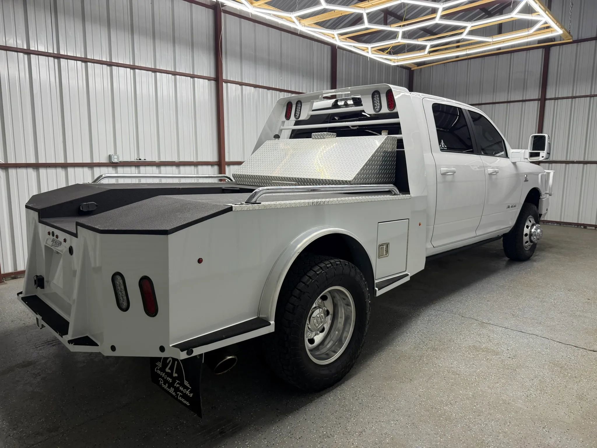 Used 2025 RAM 3500 Laramie AWD/4WD image 6