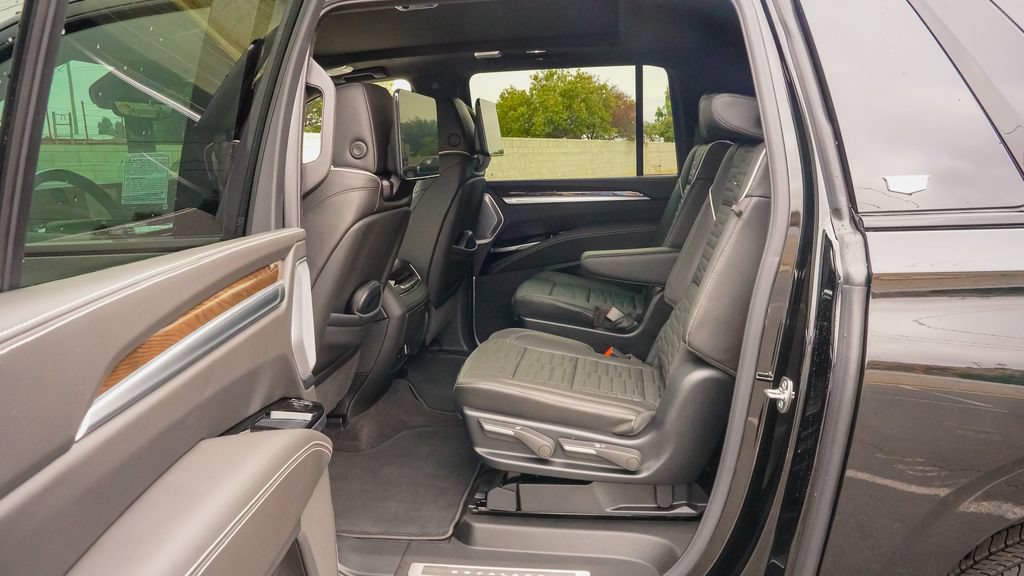 New 2026 Cadillac Escalade ESV Platinum Sport AWD/4WD image 9