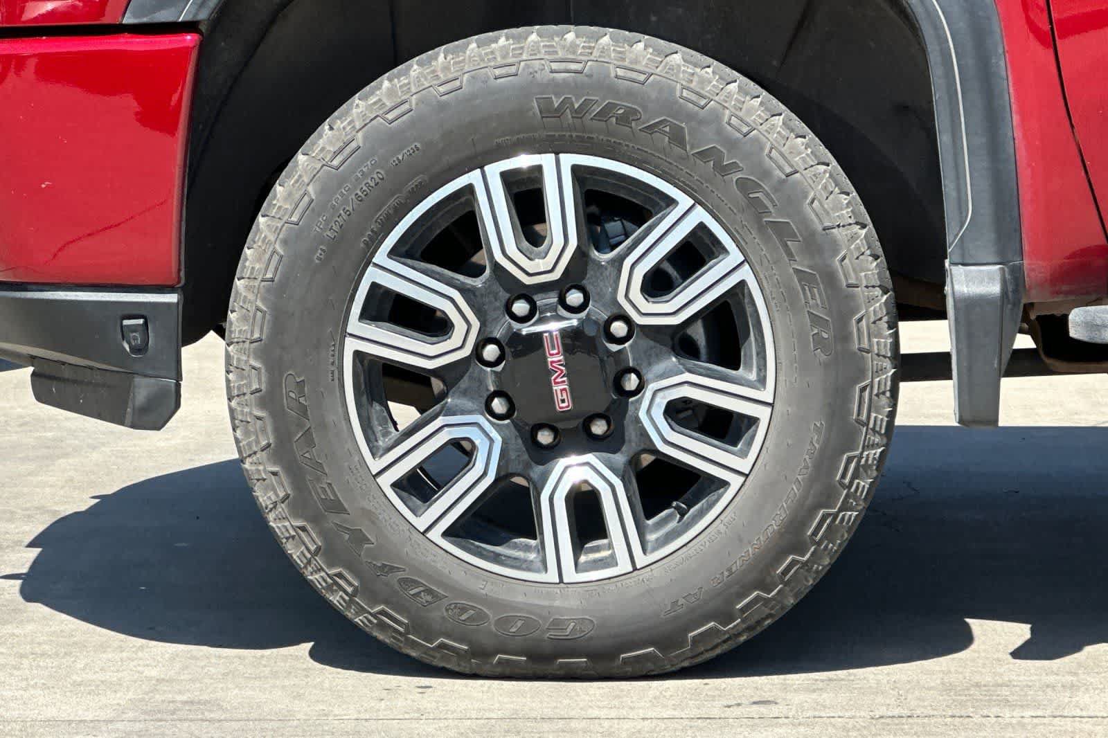 Used 2022 GMC Sierra 2500 AT4 w/ AT4 Premium Plus Package AWD/4WD image 12