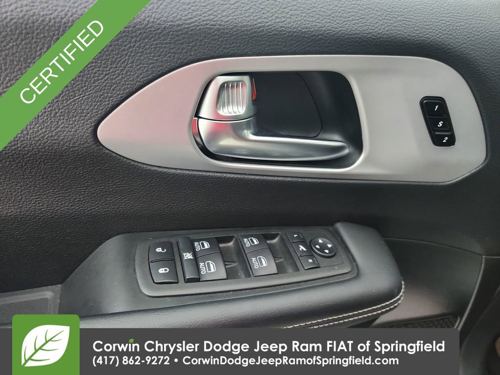 Certified 2025 Chrysler Pacifica Limited image 21