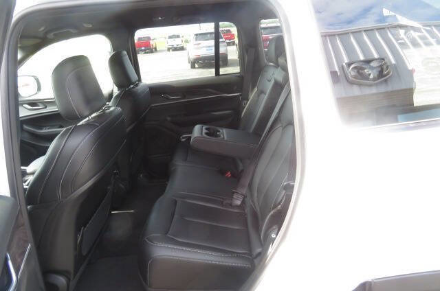 New 2025 Jeep Grand Cherokee Limited w/ Trailer Tow Package image 12