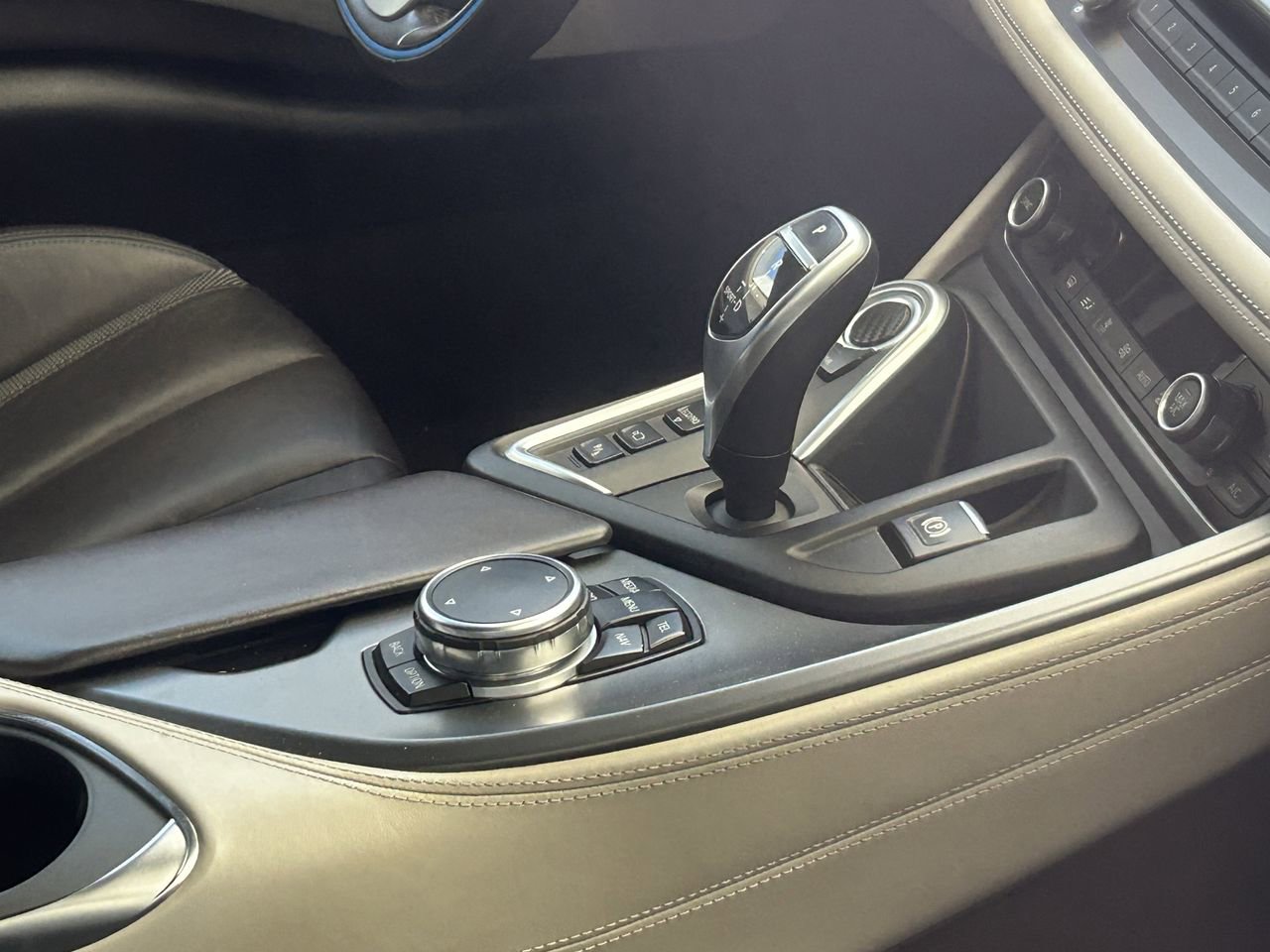 Used 2016 BMW i8 AWD/4WD image 10