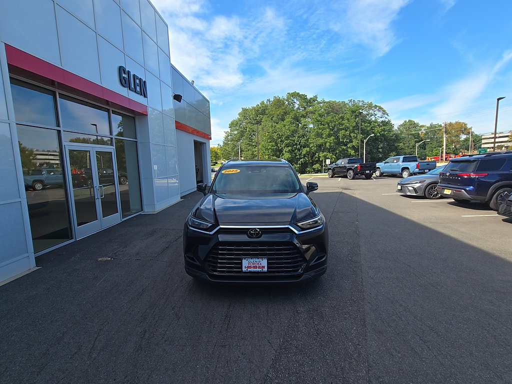 Certified 2025 Toyota Grand Highlander AWD image 2