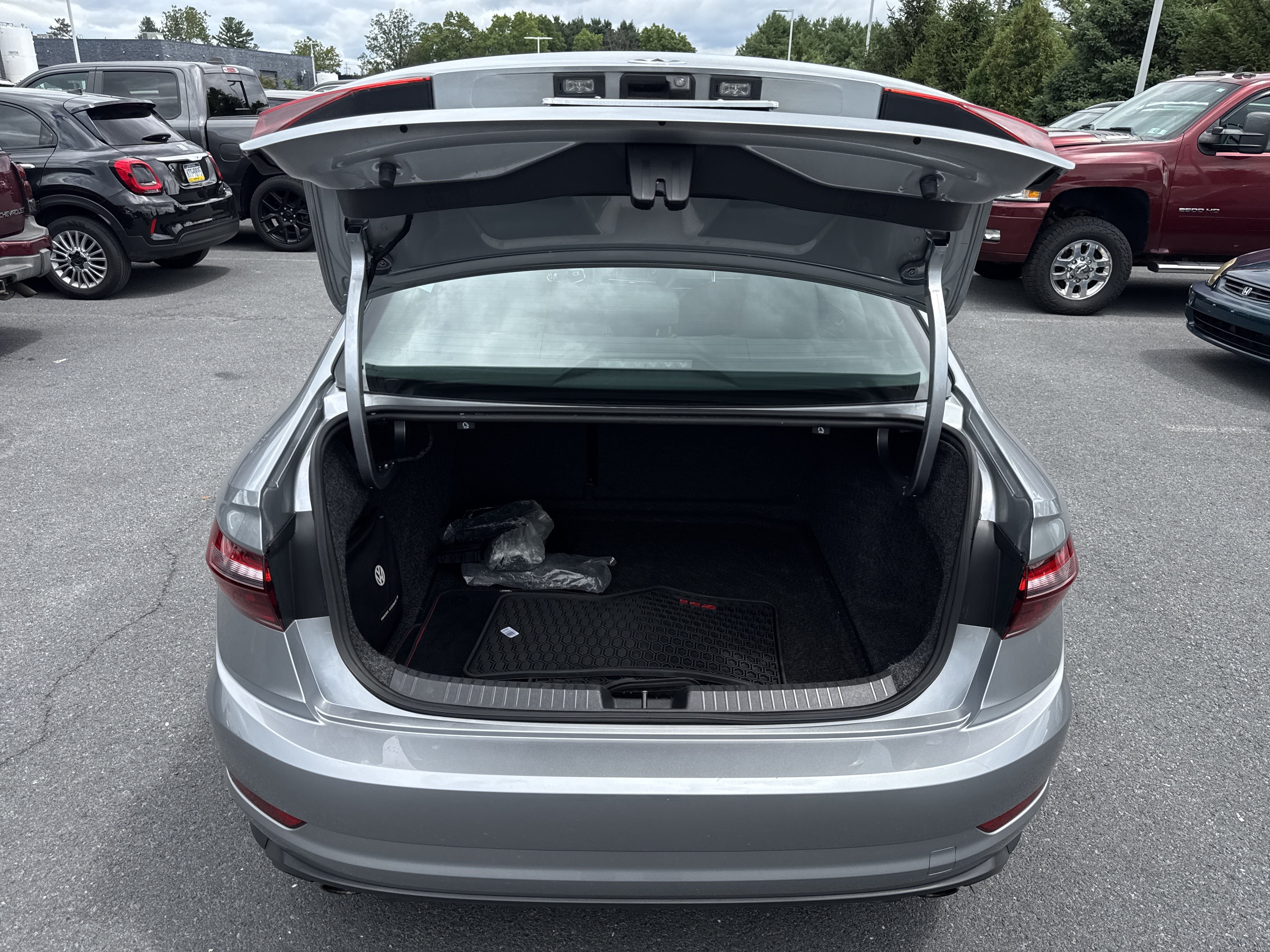 Used 2020 Volkswagen Jetta GLI FWD image 25