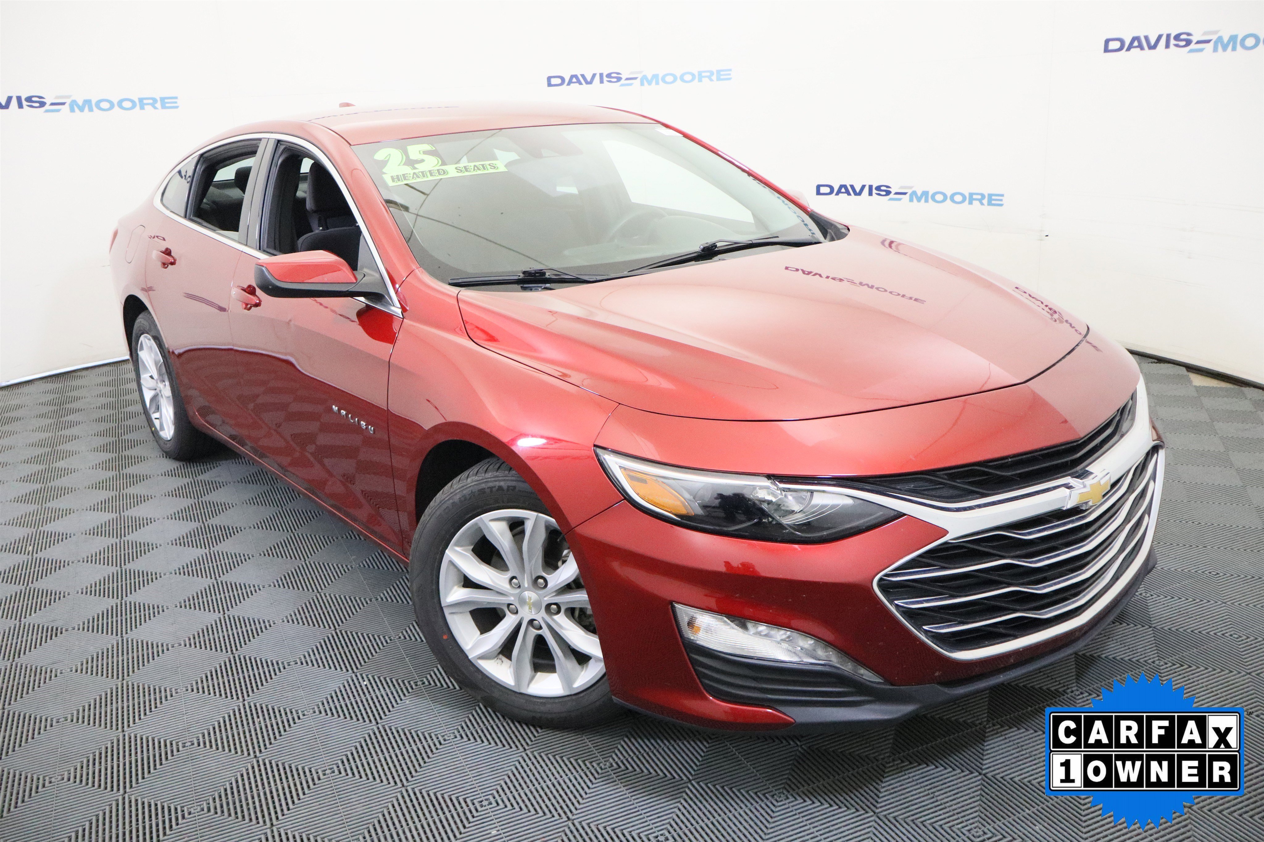 Used 2025 Chevrolet Malibu LT image 2