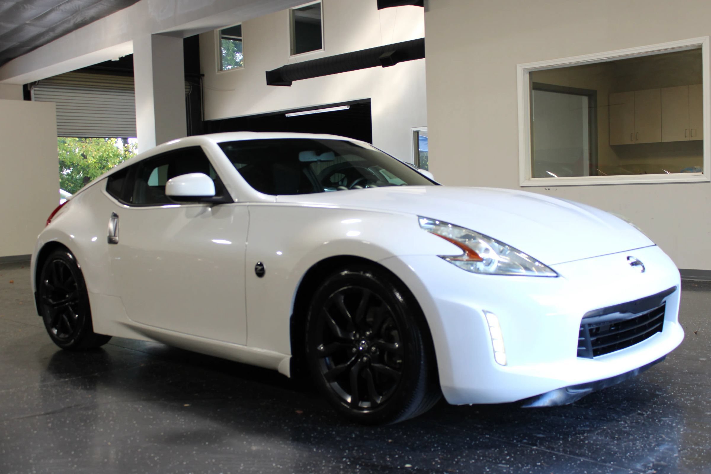 Used 2015 Nissan 370Z Coupe w/ Aerodynamics Package RWD image 1