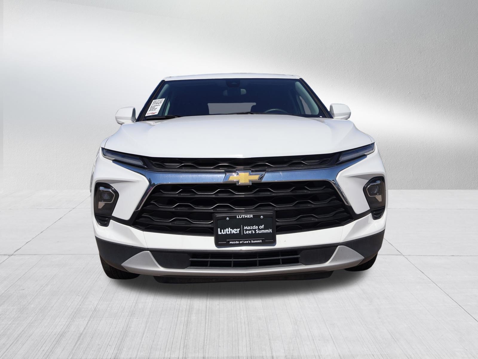 Used 2025 Chevrolet Blazer LT AWD/4WD image 2