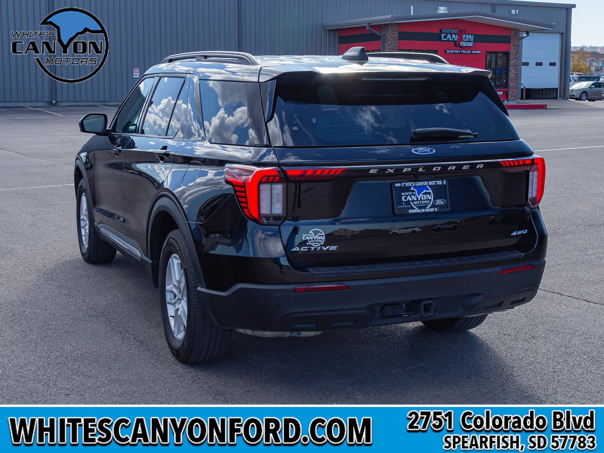 Used 2025 Ford Explorer Active AWD/4WD image 7