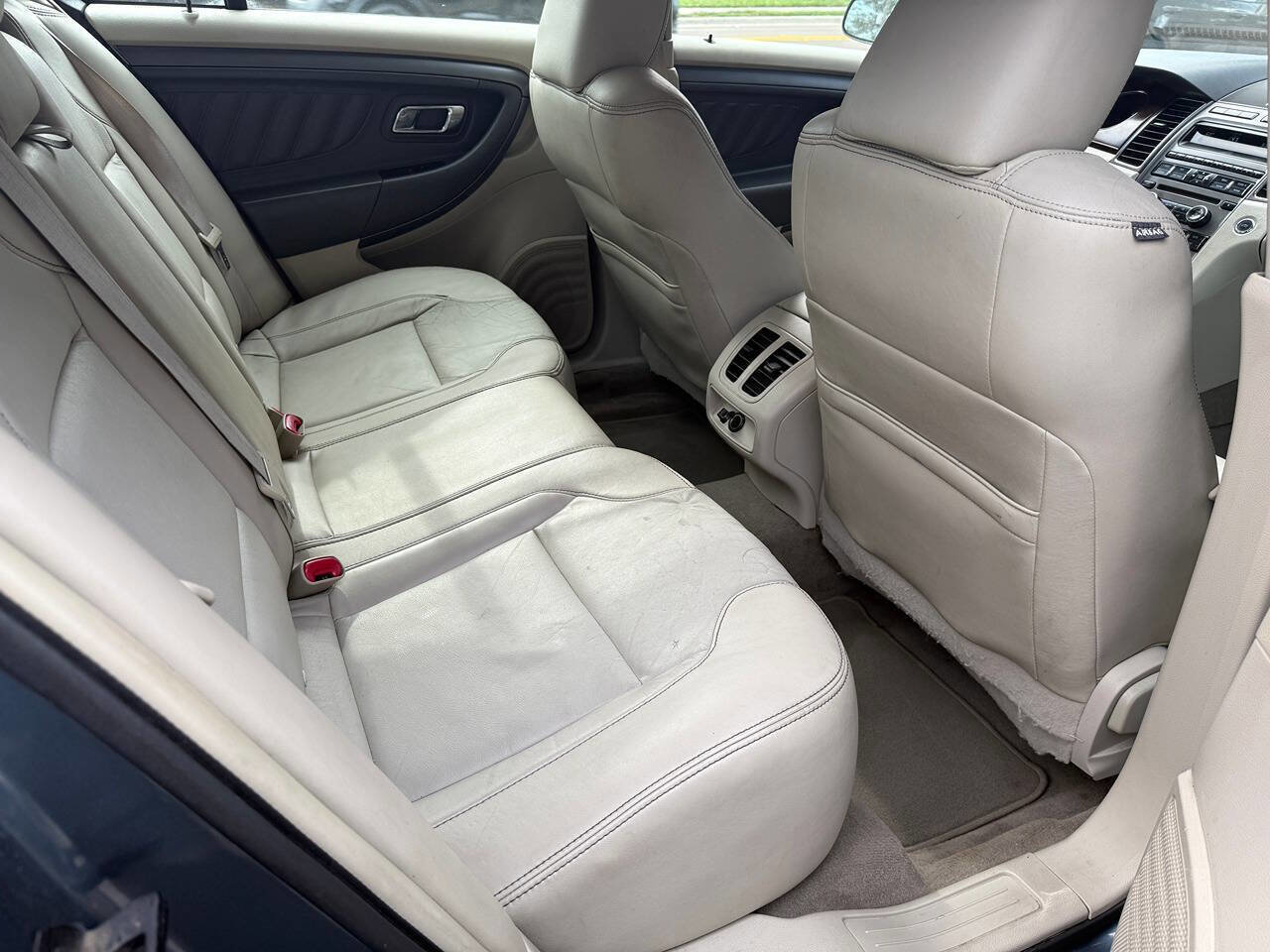 Used 2010 Ford Taurus SEL image 13
